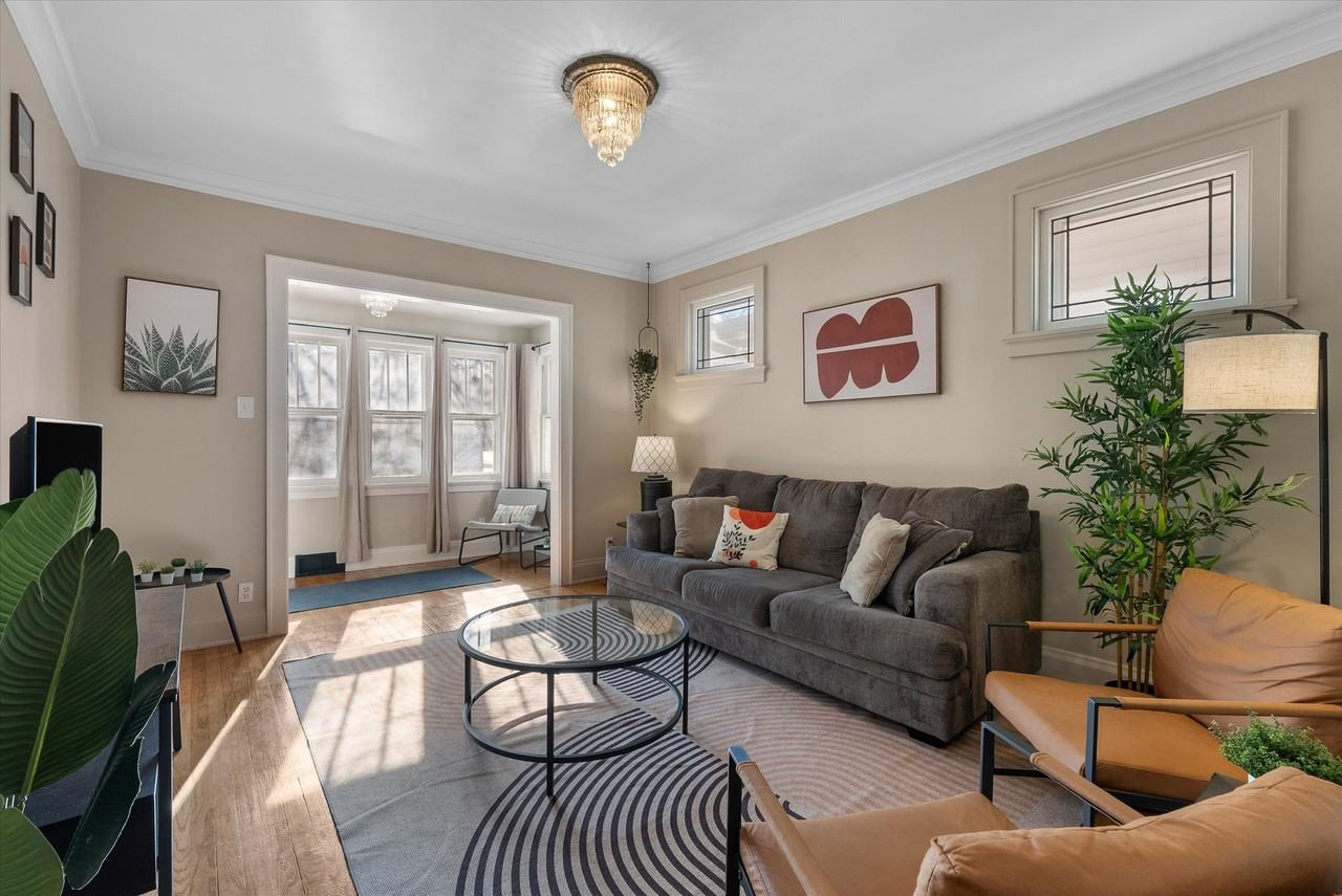 340 E Clarence St #NA - Photo 2 of 36