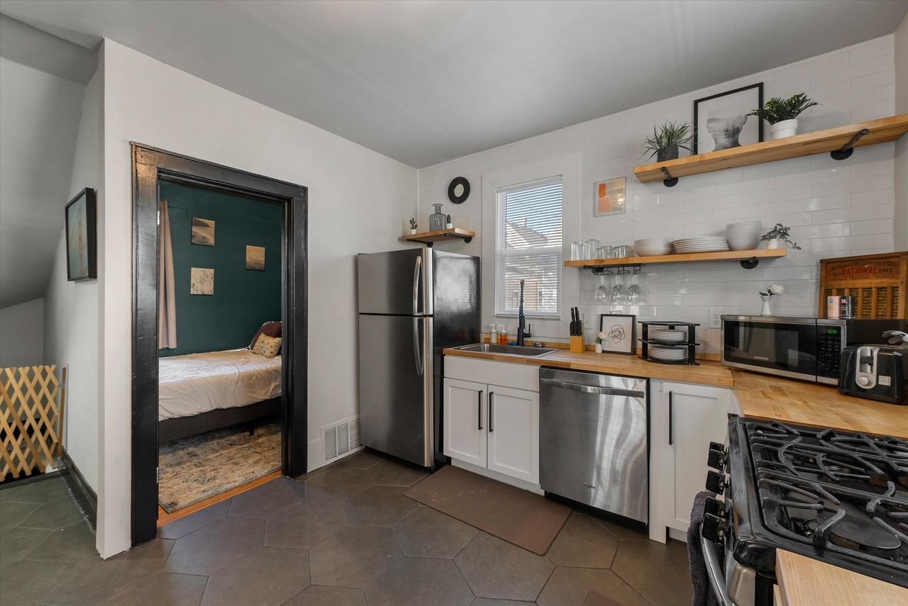 340 E Clarence St #NA - Photo 6 of 36