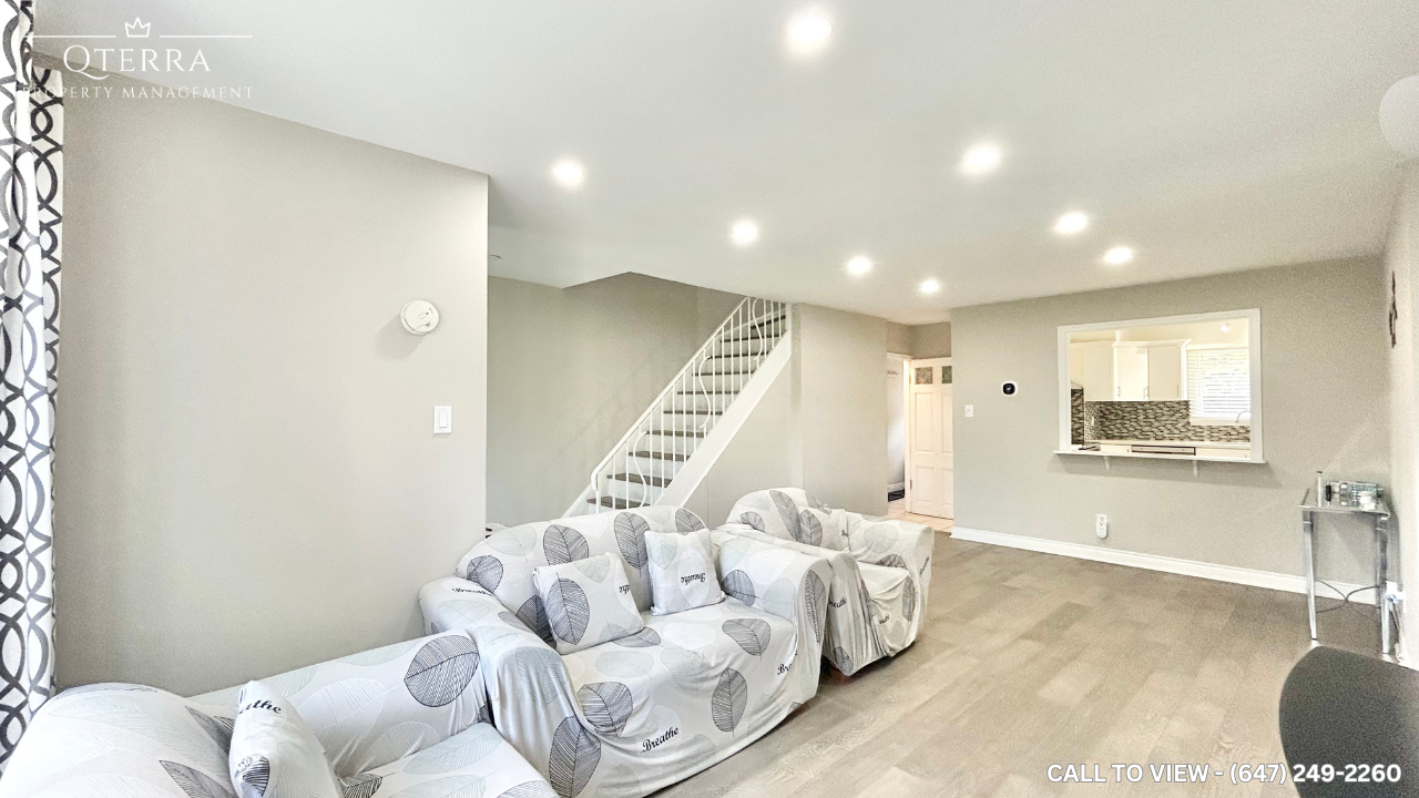 82 Corby Crescent - Photo 3 of 29