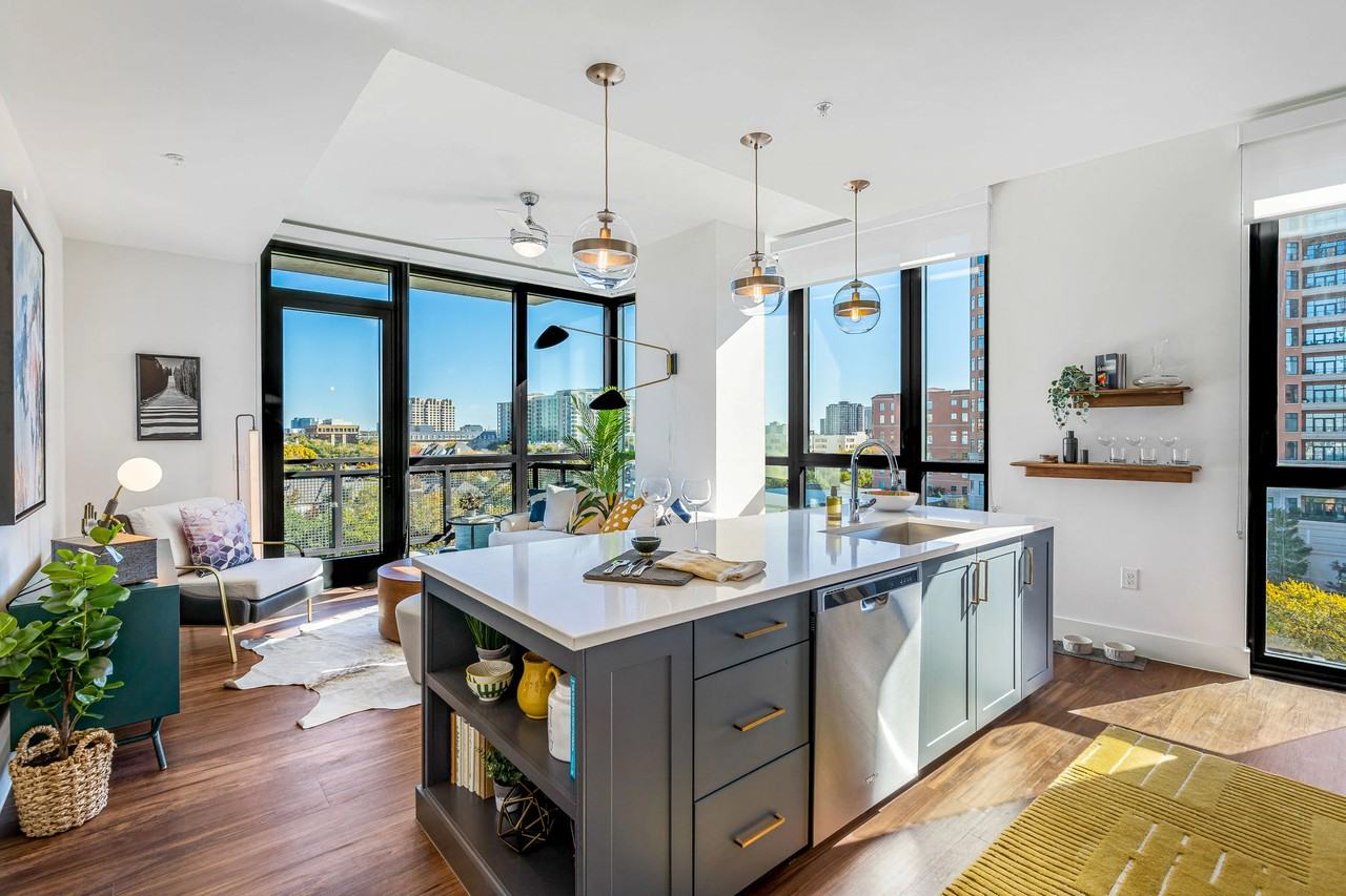 Congress Avenue - Photo 2 of 8