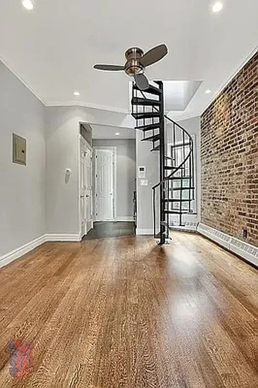 E 28th St #5C - Photo 3 of 6
