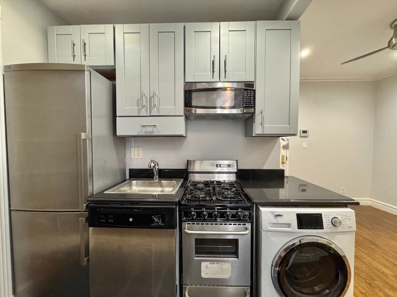 E 13th St #2C - Photo 2 of 6