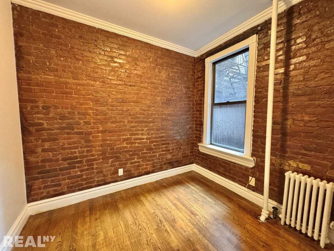 E 13th St #2C - Photo 3 of 6