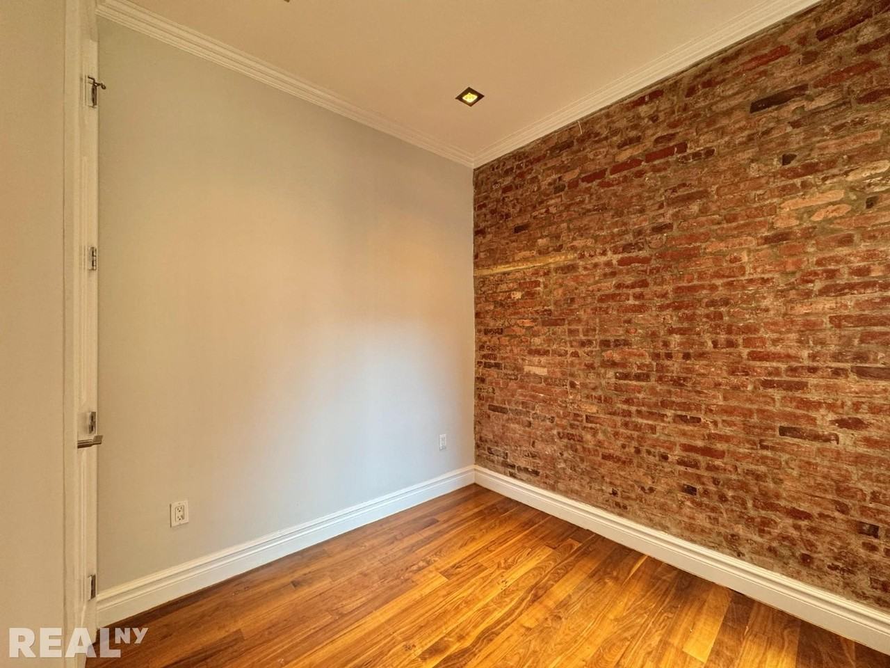 E 13th St #5C - Photo 5 of 6