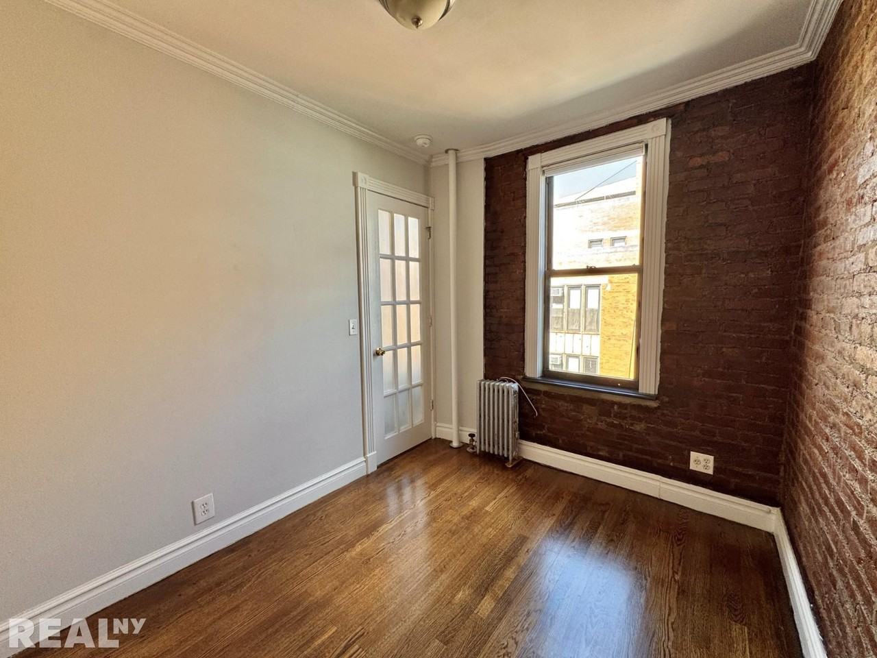 E 13th St #5B - Photo 4 of 8