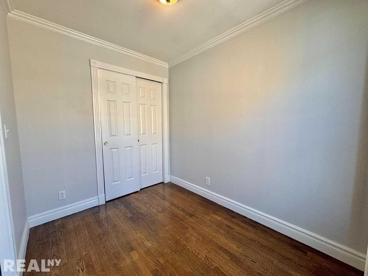 E 13th St #5B - Photo 5 of 8