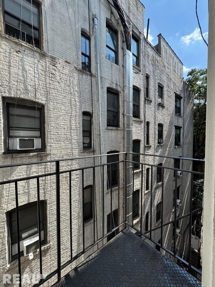 E 13th St #5C - Photo 4 of 7