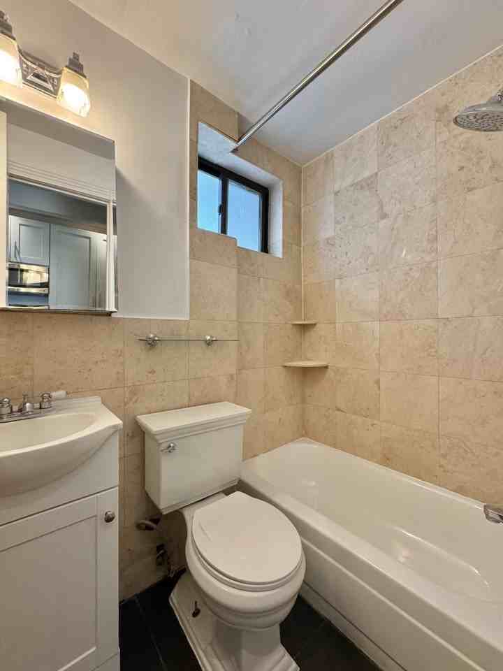 E 13th St #5C - Photo 7 of 7