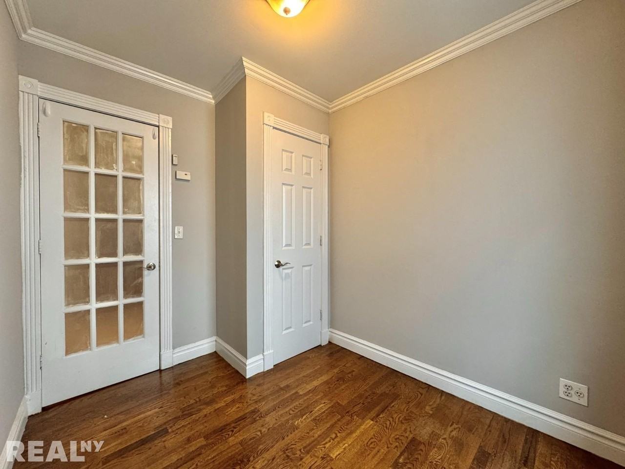 E 13th St #5D - Photo 5 of 10