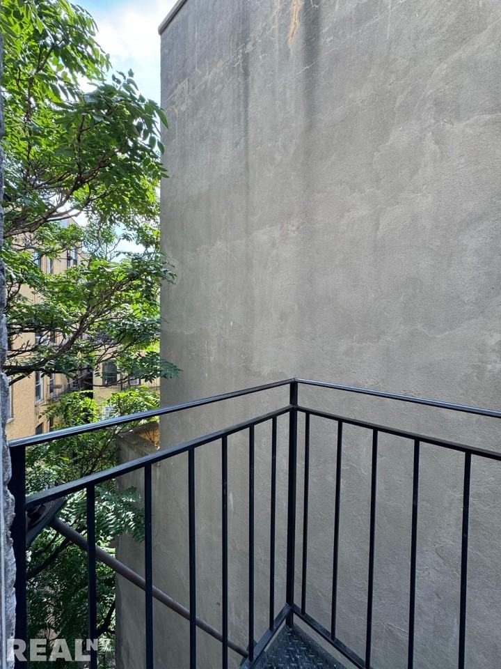 E 13th St #5D - Photo 7 of 10