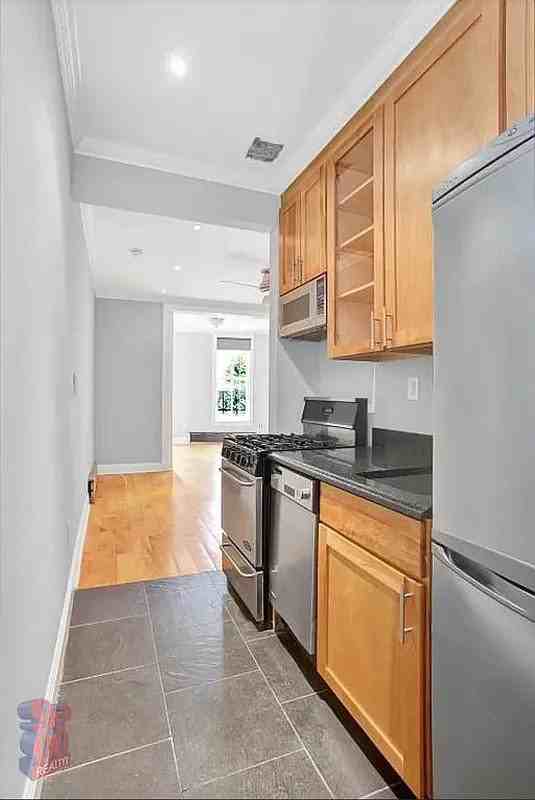 Bedford St #3D - Photo 5 of 7