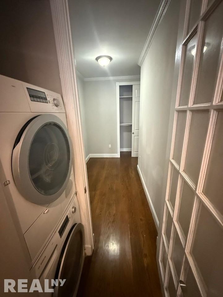 W 103rd St #3FW - Photo 3 of 6