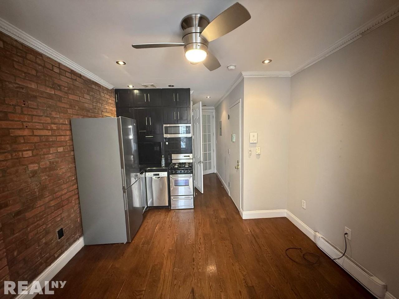 W 103rd St #3FW - Photo 5 of 6