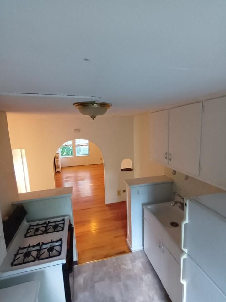 2127 University Ave - Photo 3 of 10