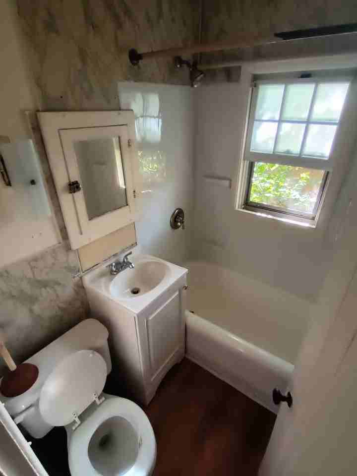 2127 University Ave - Photo 6 of 10