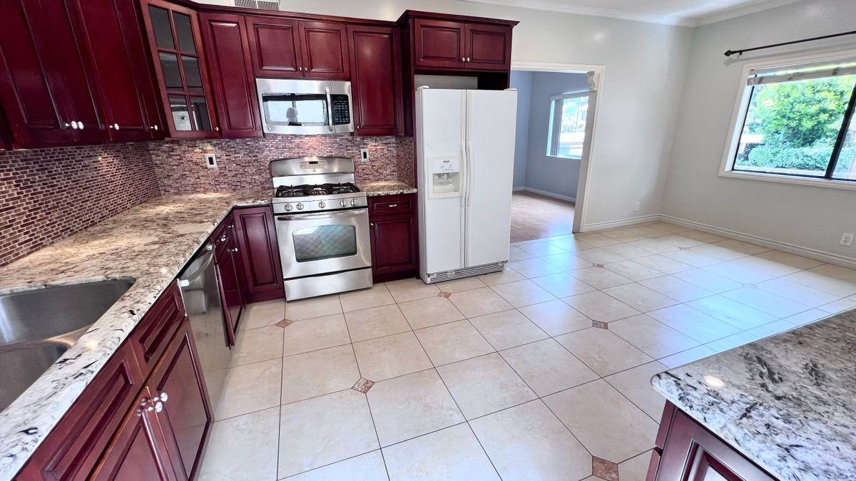 15061 Sherman Way ##A - Photo 4 of 26