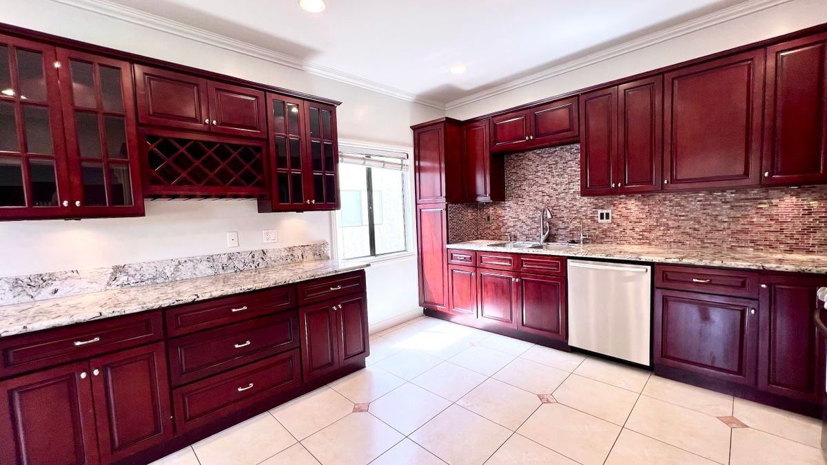 15061 Sherman Way ##A - Photo 5 of 26