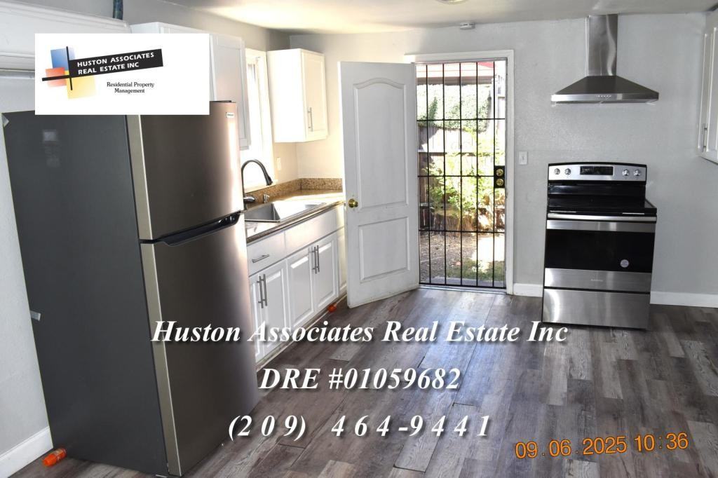 1131 N F St - Photo 3 of 12