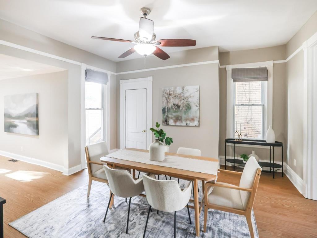 715 N Beatty St - Photo 6 of 22