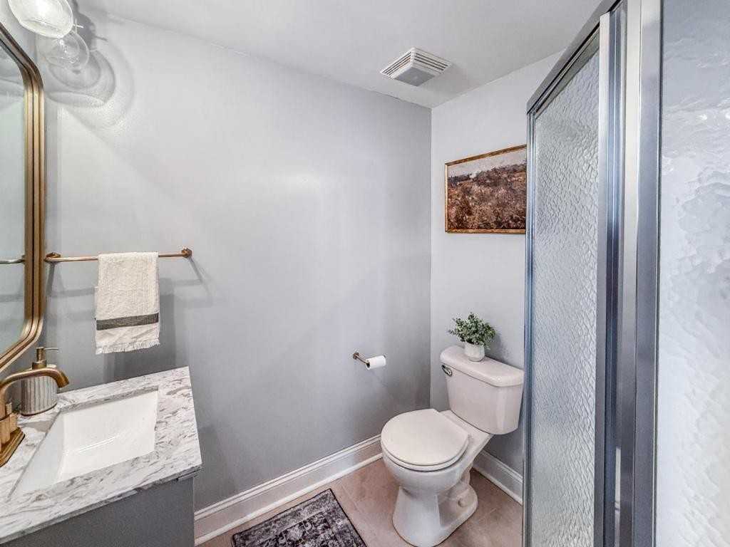 715 N Beatty St - Photo 7 of 22