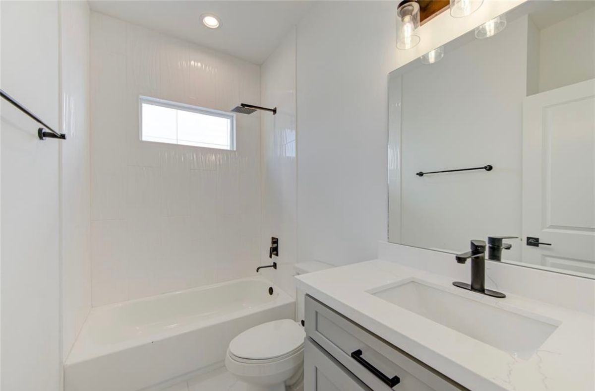 1102 Paul Quinn St ##B - Photo 5 of 48