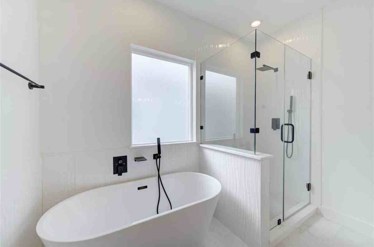 1102 Paul Quinn St ##B - Photo 6 of 48