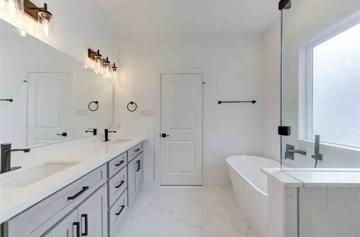 1102 Paul Quinn St ##B - Photo 7 of 48