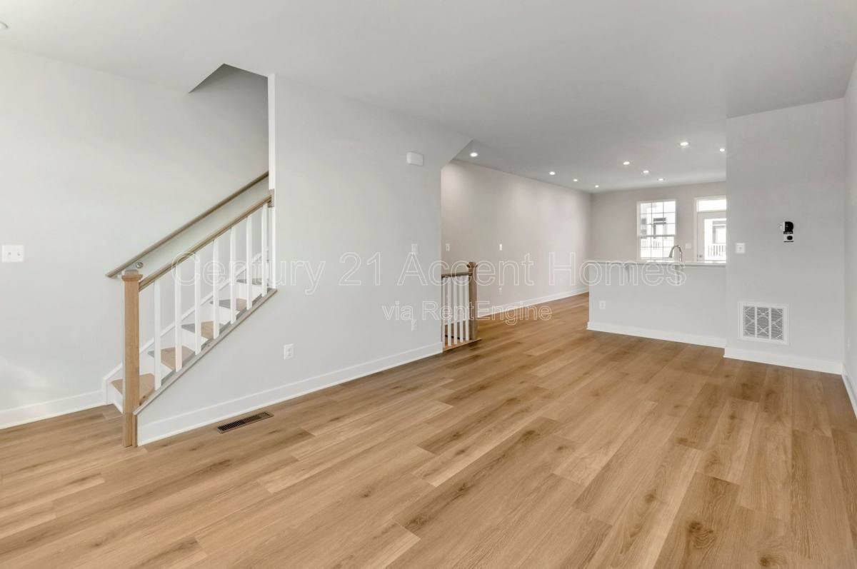 14024 Sunrise Valley Dr - Photo 3 of 10
