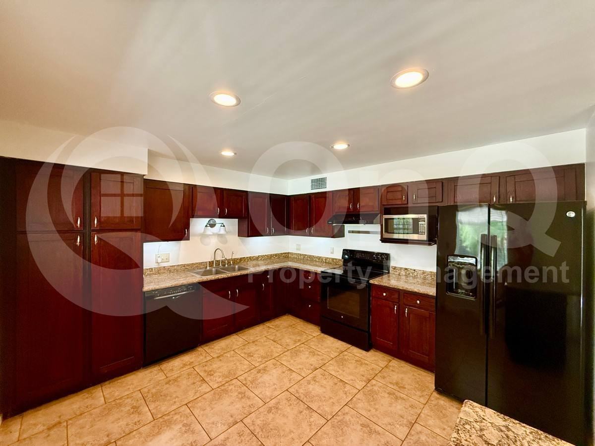 1309 E Orange St - Photo 3 of 10