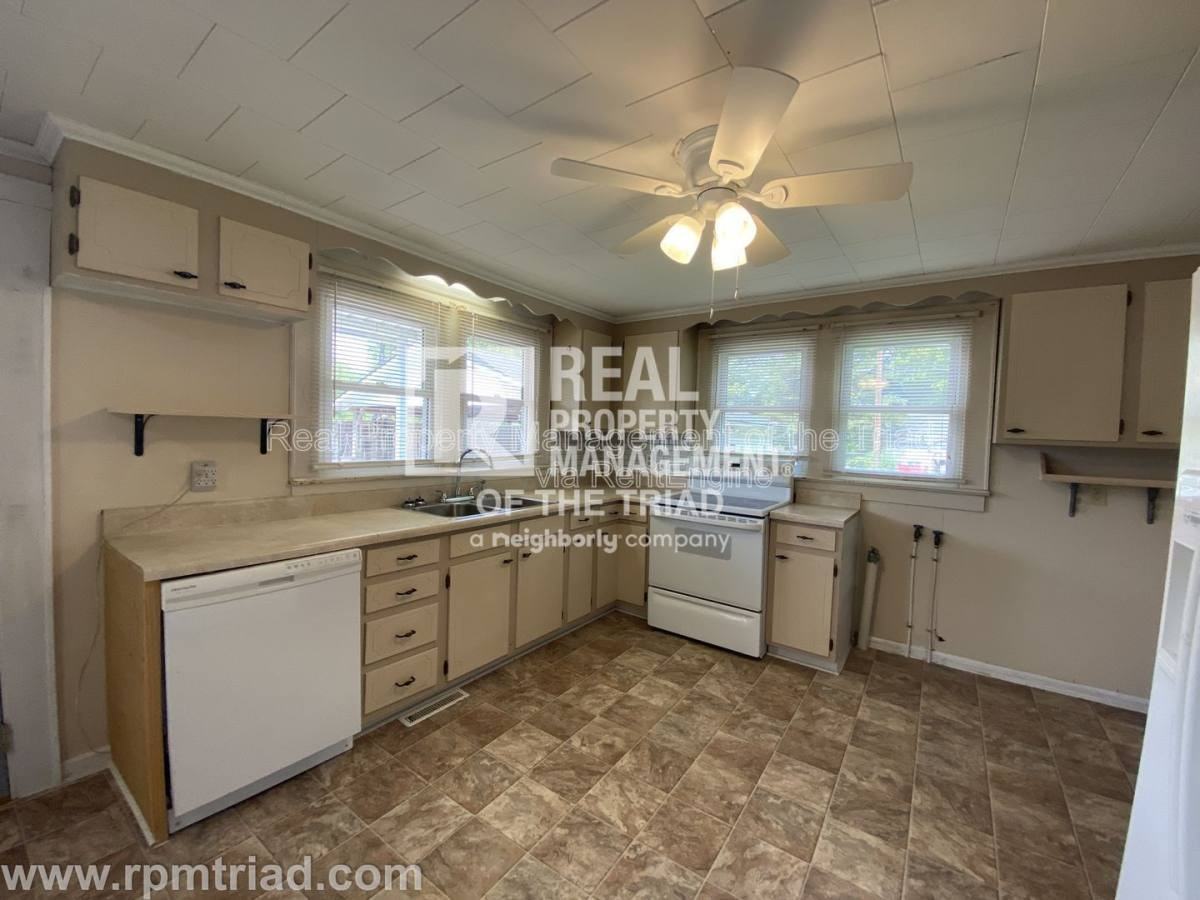 180 Watt St - Photo 2 of 10