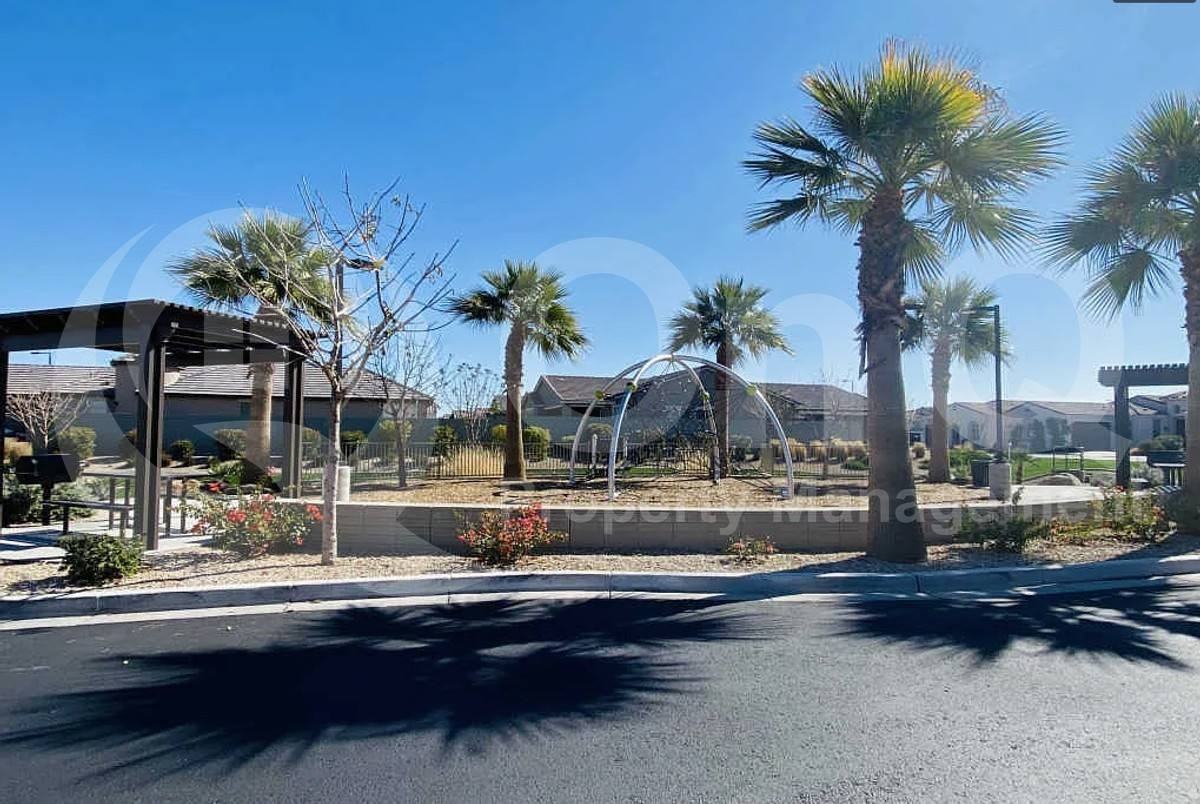 2922 E Wayland Dr - Photo 3 of 10