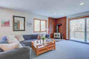 featured image of 23 Northbrook Cir