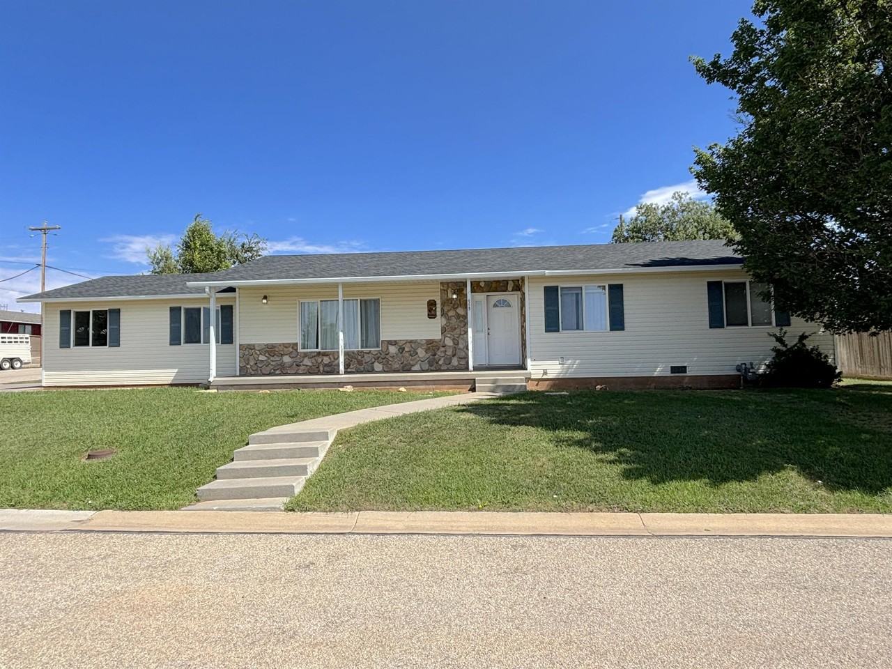 465 E Meadowlark Ln - Photo 3 of 35