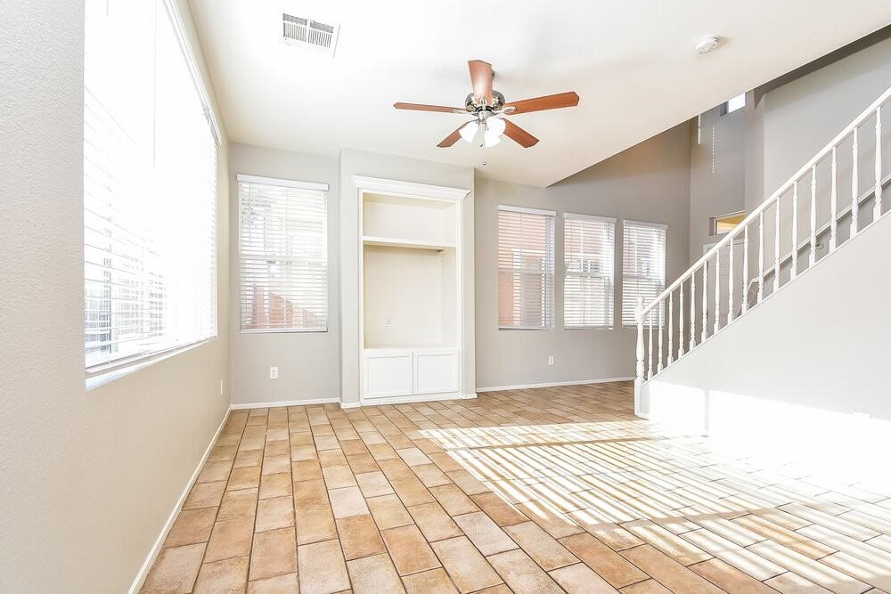 5720 Athinas St - Photo 5 of 17