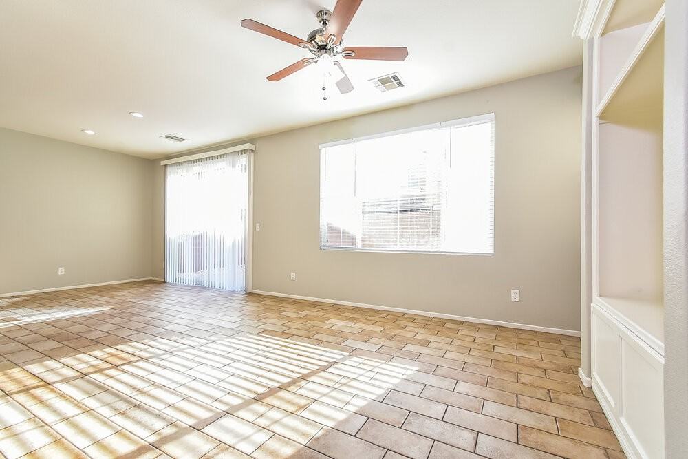 5720 Athinas St - Photo 6 of 17