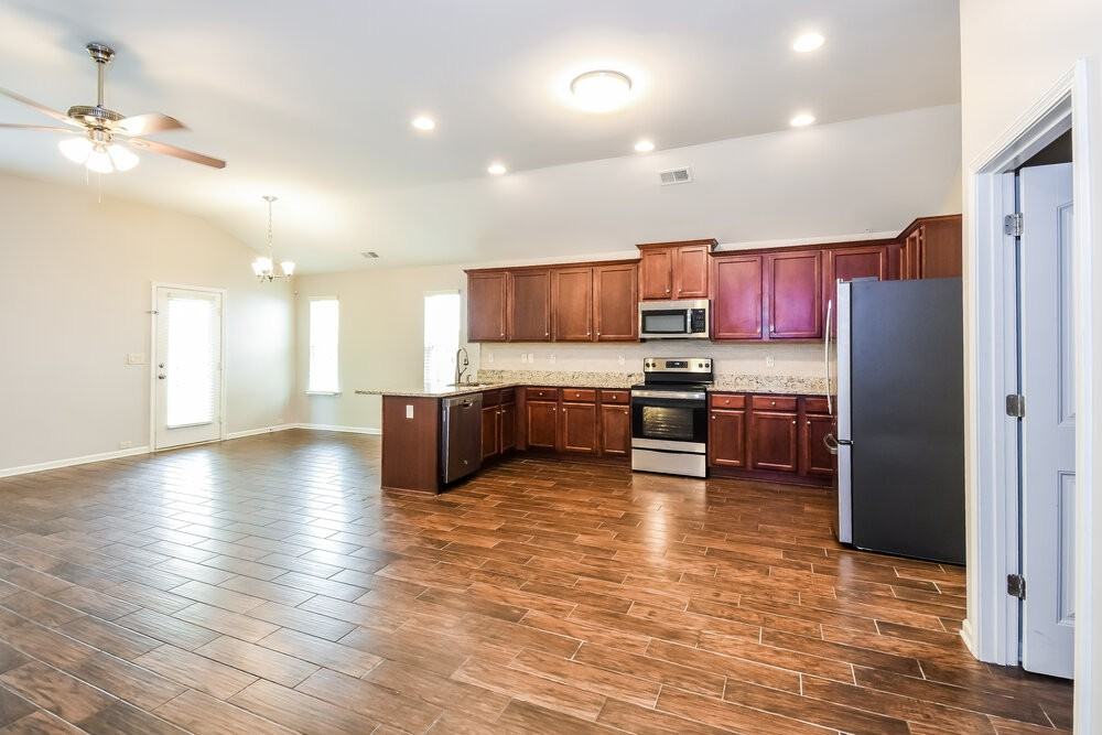 165 Renford Rd - Photo 4 of 16