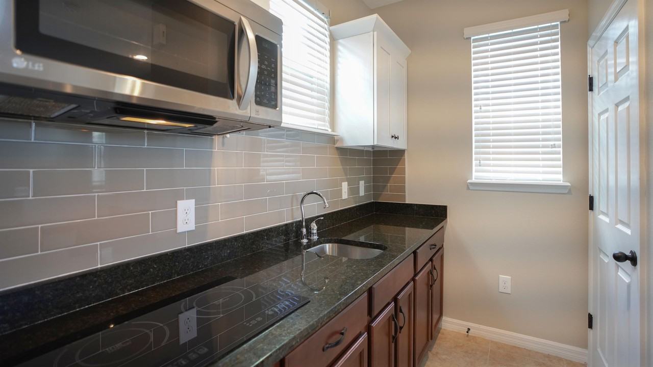 12663 Salomon Cove Dr - Photo 5 of 10