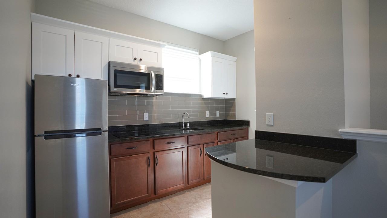 12663 Salomon Cove Dr - Photo 5 of 10