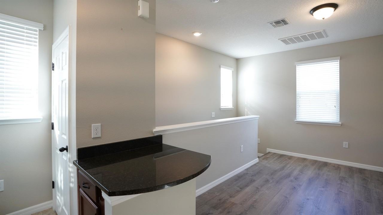 12663 Salomon Cove Dr - Photo 7 of 10