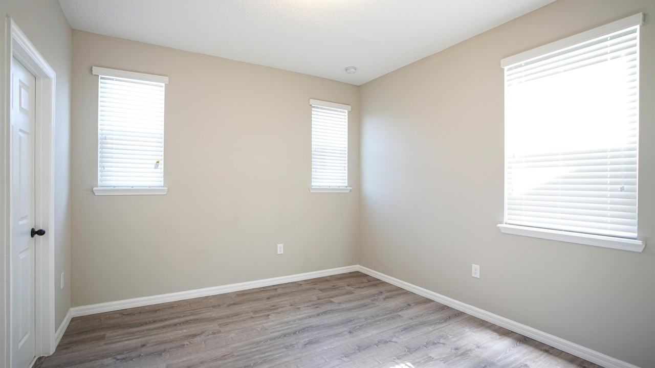 12663 Salomon Cove Dr - Photo 2 of 10