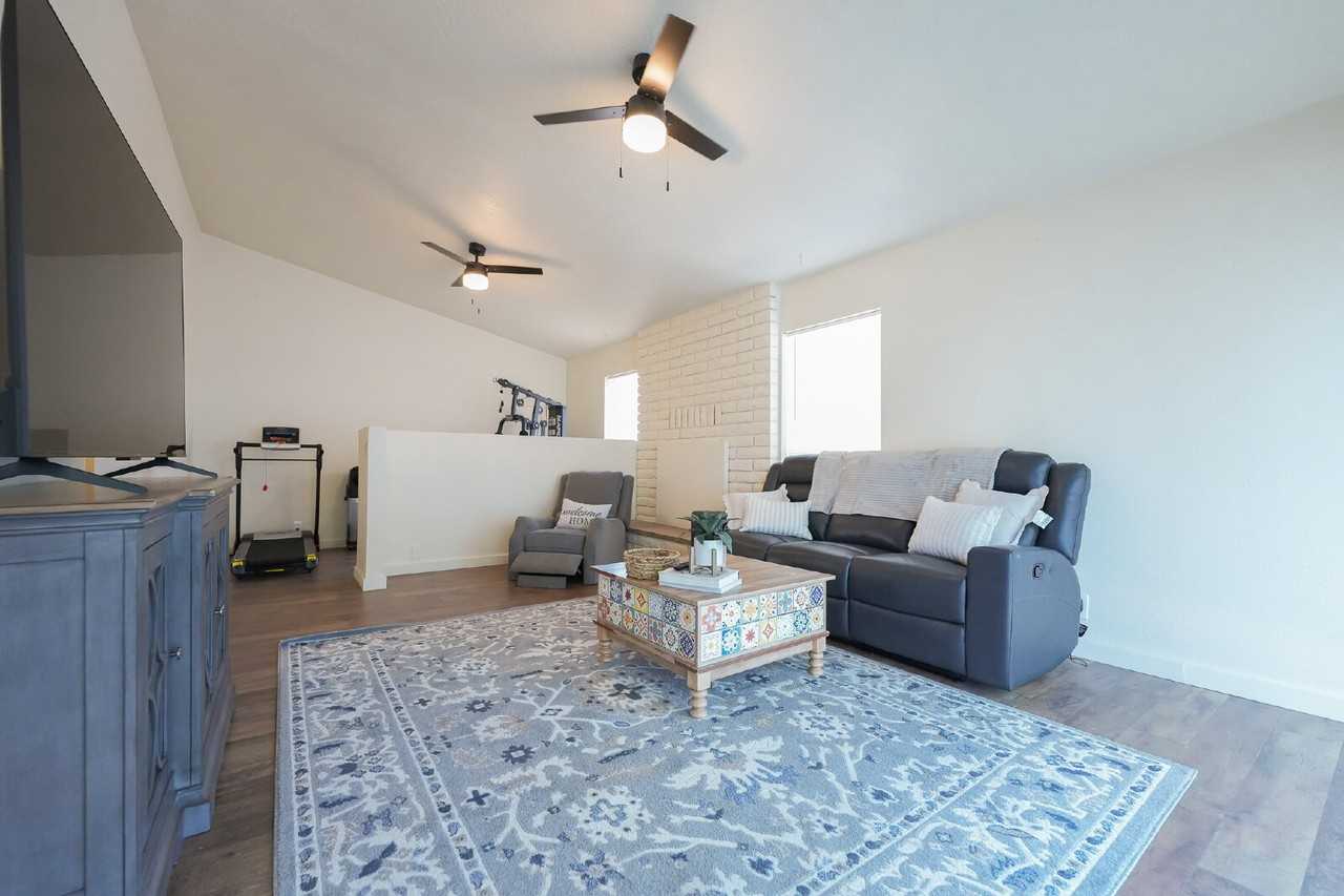 1604 North Municipal Drive Bedroom 1 - Photo 4 of 14