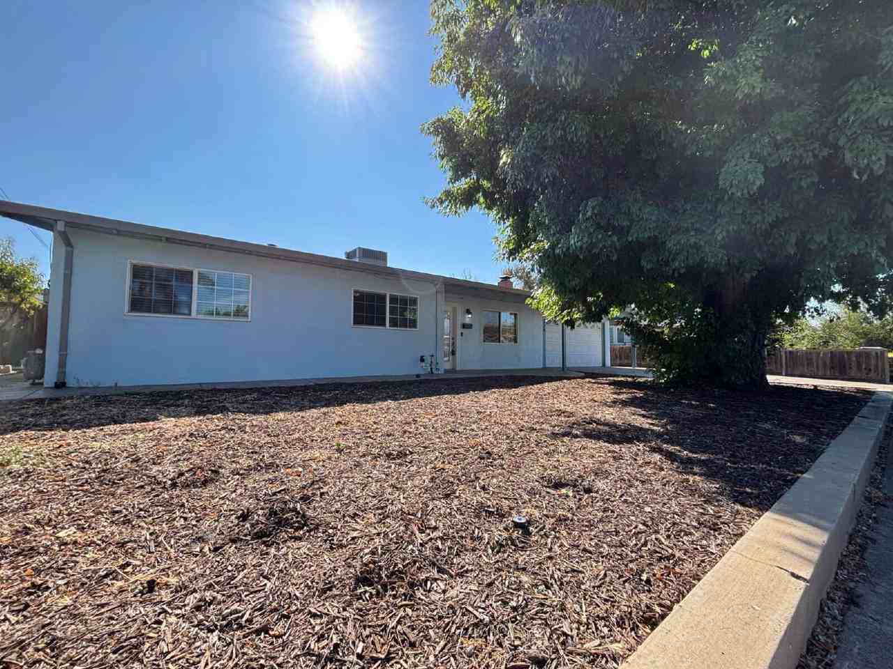 2774 Broadmoor Ave - Photo 2 of 16