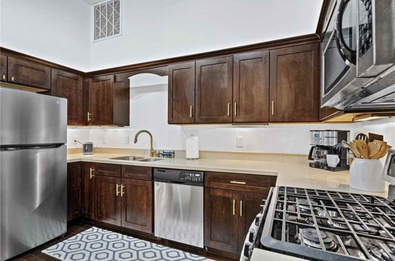 204 Conti St #1A - Photo 7 of 14