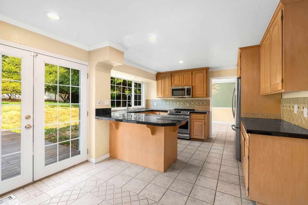 18122 Ne 127th St - Photo 6 of 29