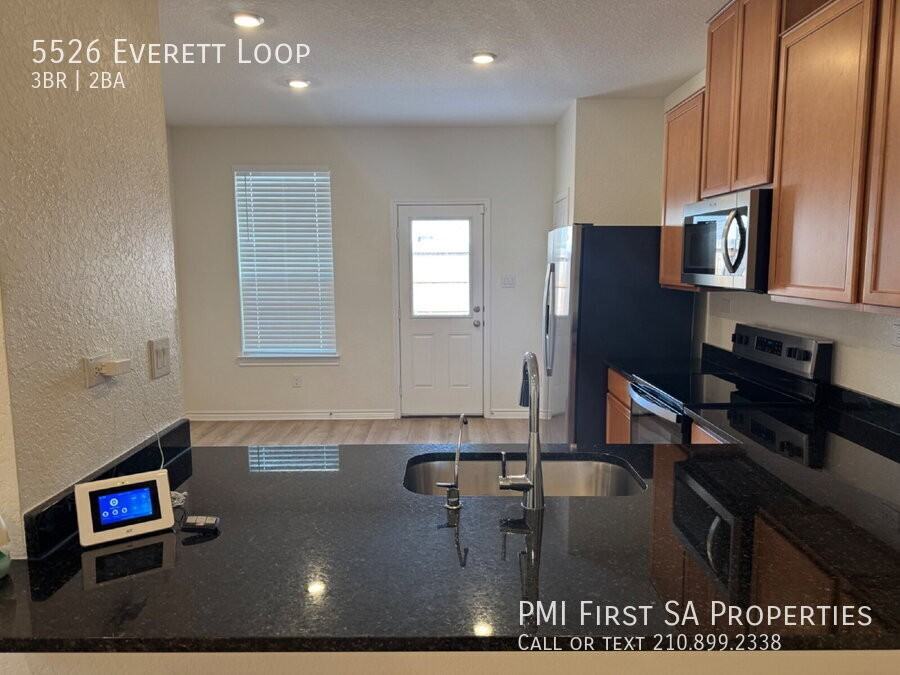 5526 Everett Loop - Photo 3 of 13