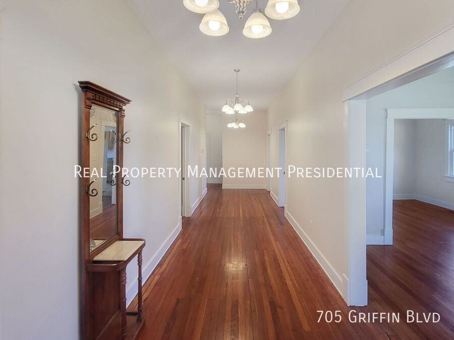 705 Griffin Blvd - Photo 3 of 19