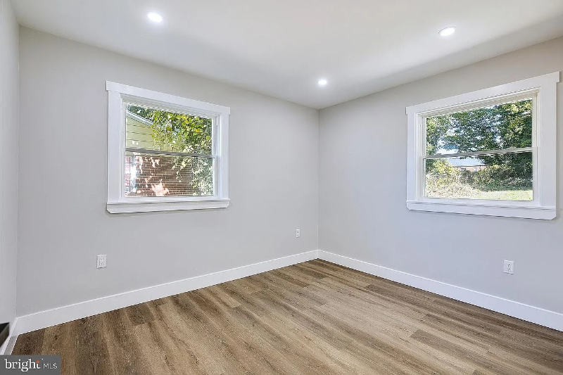 2006 Lakewood St - Photo 3 of 10