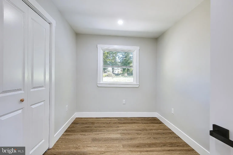 2006 Lakewood St - Photo 4 of 10