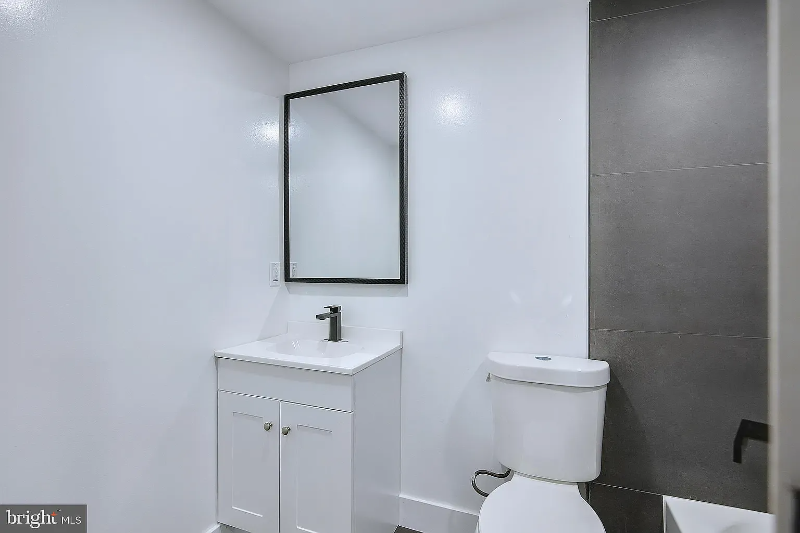 2006 Lakewood St - Photo 7 of 10