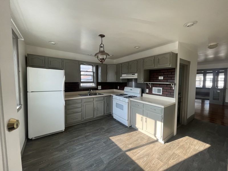 32 Kenyon Ct - Photo 3 of 12